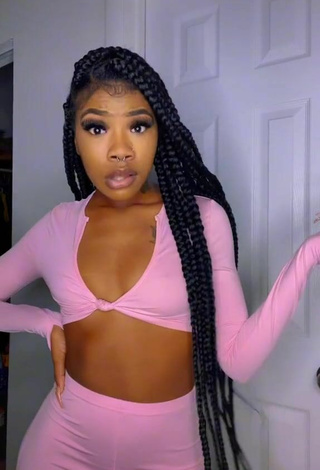 6. Sexy Essieebaee Shows Cleavage in Pink Crop Top