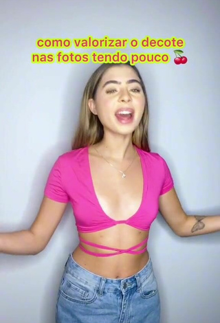 2. Cute Eve Cardoso Shows Cleavage in Pink Crop Top