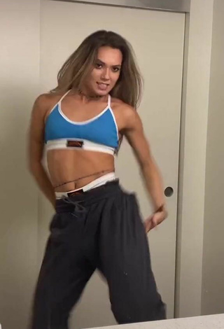 2. Sweetie Abby Fenwick Shows Cleavage in Crop Top while doing Dance