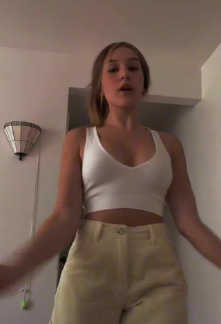 4. Sweetie Flavia Martin Shows Cleavage in White Crop Top and Bouncing Tits