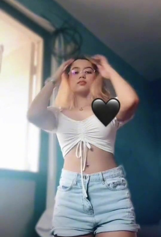 1. Hot Francillepoopsxz Shows Cleavage in White Crop Top