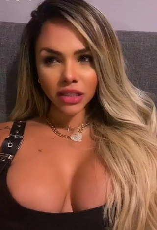 3. Gabily Demonstrates Really Sexy Cleavage