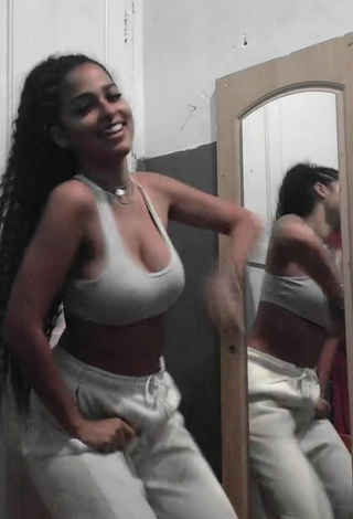 5. Beautiful Gleijysa Shows Cleavage in Sexy Grey Crop Top and Bouncing Boobs