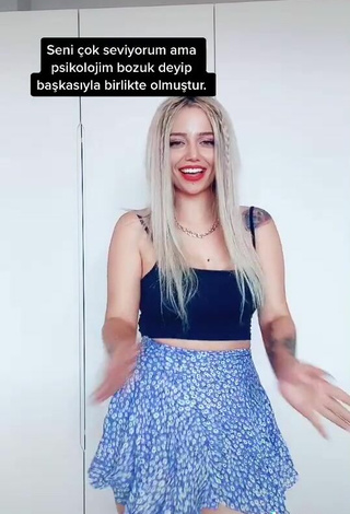 4. Sexy Güneş Gül Shows Cleavage in Blue Crop Top and Bouncing Boobs