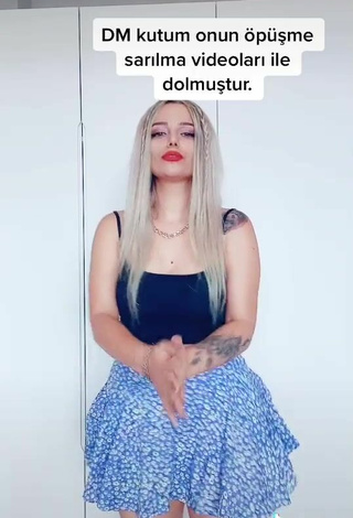 5. Sexy Güneş Gül Shows Cleavage in Blue Crop Top and Bouncing Boobs