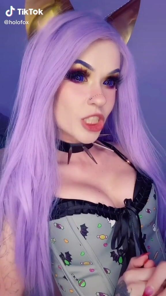 Dazzling Holofox Shows Cosplay | sexyfilter.com