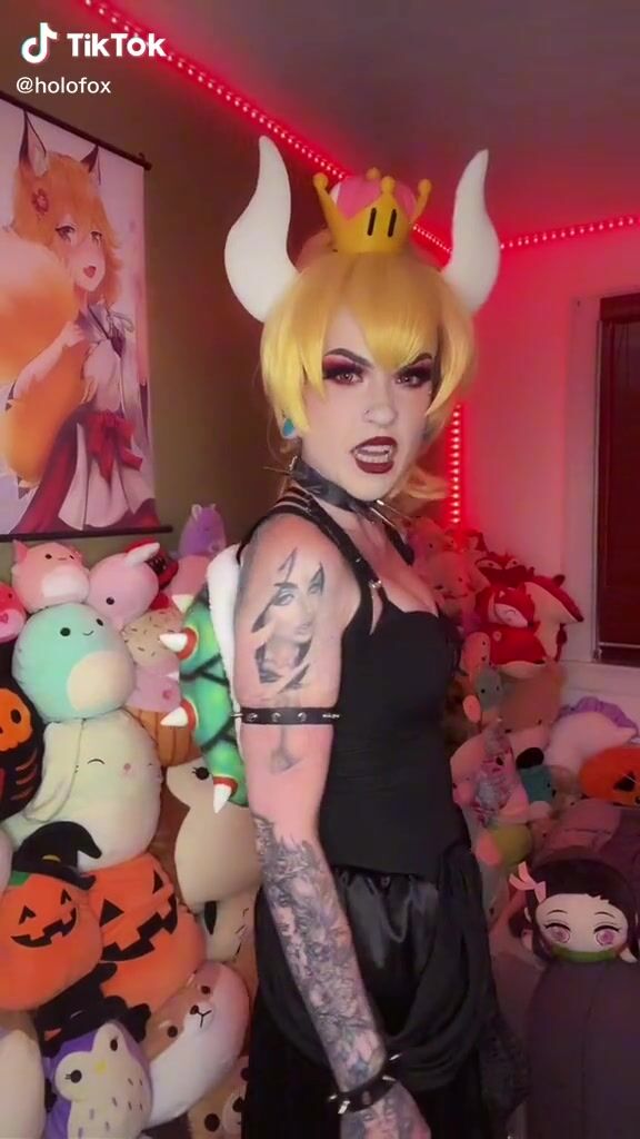 Sexy Holofox Shows Cosplay | sexyfilter.com