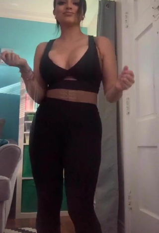2. Seductive Alma Ramirez Shows Cleavage in Black Crop Top and Bouncing Tits