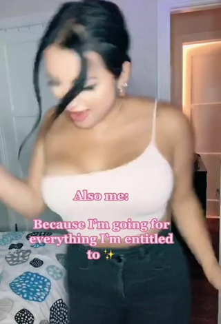 4. Erotic Alma Ramirez Shows Cleavage in Black Crop Top and Bouncing Boobs