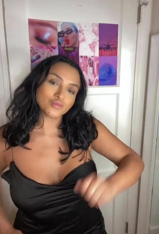 2. Hottest Alma Ramirez Shows Cleavage in Dress and Bouncing Tits
