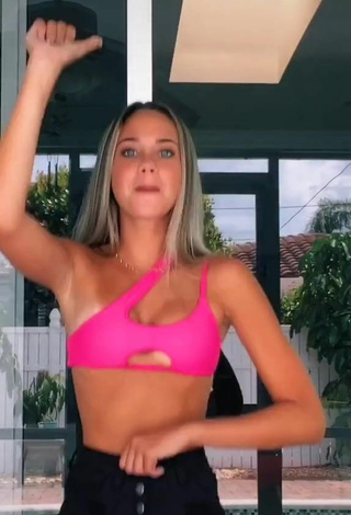 3. Sweetie Jada Jenkins Shows Cleavage in Pink Bikini Top and Bouncing Tits