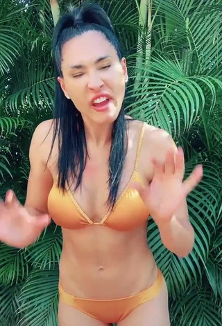 2. Sexy Jaqueline Shows Cleavage in Orange Bikini
