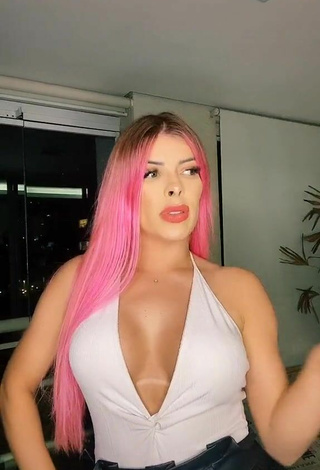 4. Jaquelline is Showing Sexy Cleavage