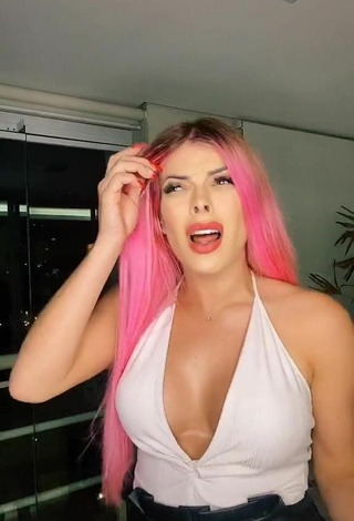 6. Jaquelline is Showing Sexy Cleavage