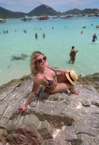 Sexy Jaquelline Shows Cleavage in Bikini at the Beach