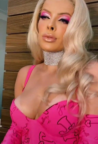 6. Sexy Jaquelline Shows Cleavage in Firefly Rose Crop Top