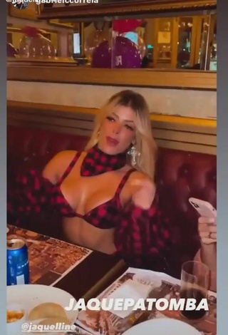 4. Hot Jaquelline Shows Cleavage in Checkered Bra and Bouncing Breasts