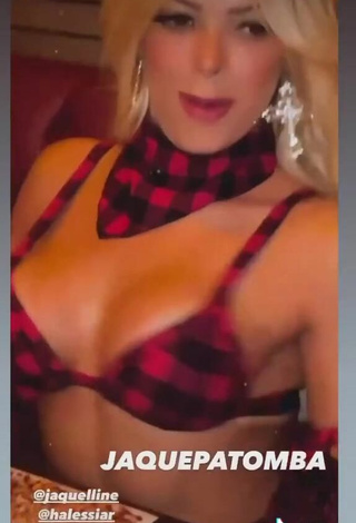 5. Hot Jaquelline Shows Cleavage in Checkered Bra and Bouncing Breasts