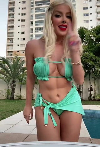 Hottest Jaquelline Shows Cleavage in Green Bikini and Bouncing Boobs at the Swimming Pool