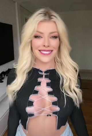 2. Amazing Jaquelline Shows Cleavage in Hot Black Crop Top and Bouncing Tits