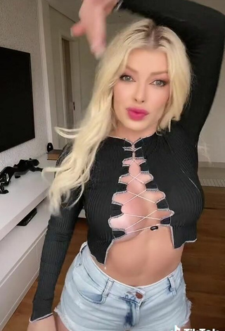 6. Amazing Jaquelline Shows Cleavage in Hot Black Crop Top and Bouncing Tits