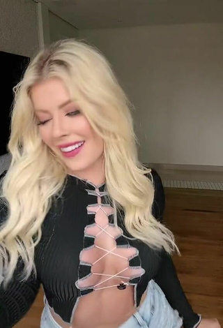 3. Hottie Jaquelline Shows Cleavage in Black Crop Top and Bouncing Tits