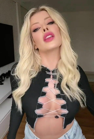 5. Hottie Jaquelline Shows Cleavage in Black Crop Top and Bouncing Tits