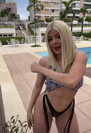 3. Amazing Jaquelline Shows Butt at the Swimming Pool