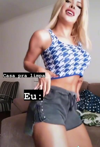 6. Beautiful Jaquelline in Sexy Crop Top