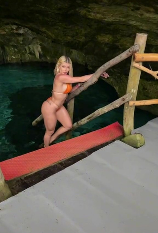 6. Hot Jaquelline Shows Butt at the Swimming Pool
