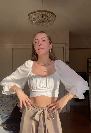 2. Sexy Jessiegm Shows Cleavage in White Crop Top