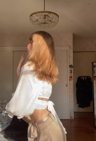 6. Sexy Jessiegm Shows Cleavage in White Crop Top