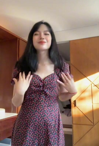 Sexy Jkaajiang Shows Cleavage in Dress