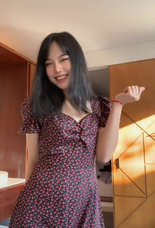 6. Sexy Jkaajiang Shows Cleavage in Dress