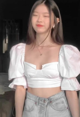 4. Sweetie Julia Hayama Shows Cleavage in White Crop Top