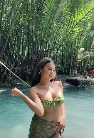 5. Sexy Julie Mae Potot Lambayong Shows Cleavage in Green Bikini Top in the Sea