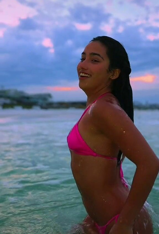 2. Hot Karina Prieto Shows Cleavage in Pink Bikini in the Sea