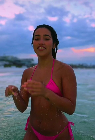 3. Hot Karina Prieto Shows Cleavage in Pink Bikini in the Sea