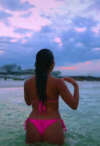 6. Hot Karina Prieto Shows Cleavage in Pink Bikini in the Sea