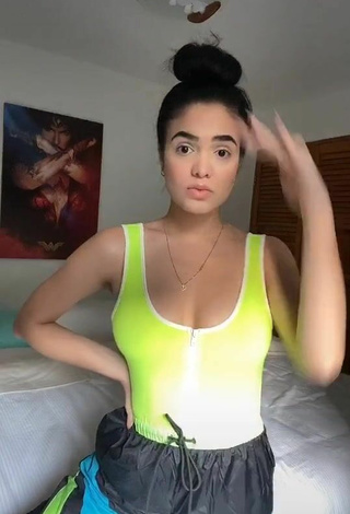 5. KeyZaraOfficial Demonstrates Sexy Cleavage and Bouncing Tits