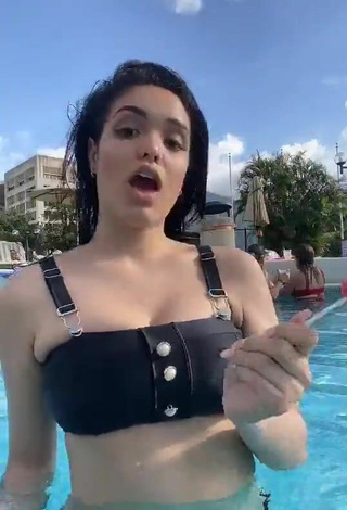 3. Hottie KeyZaraOfficial Shows Cleavage in Black Bikini at the Swimming Pool