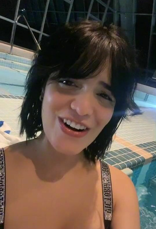 3. Sweetie KeyZaraOfficial Shows Cleavage in Bikini at the Swimming Pool
