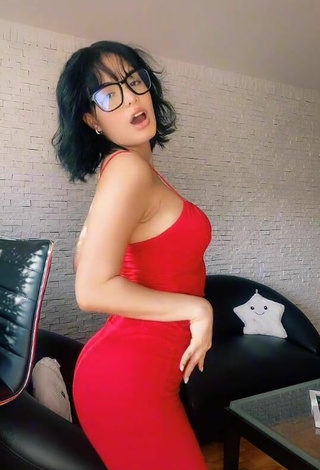 2. Hot KeyZaraOfficial Shows Cleavage in Red Dress and Bouncing Boobs