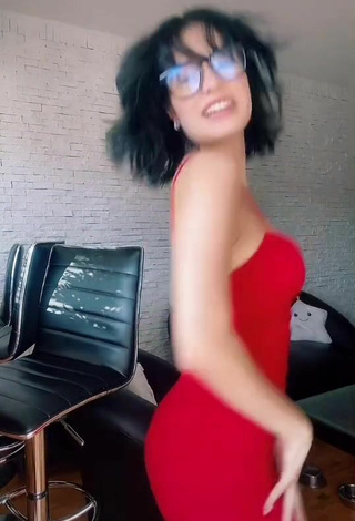 6. Sexy KeyZaraOfficial Shows Cleavage in Red Dress and Bouncing Boobs
