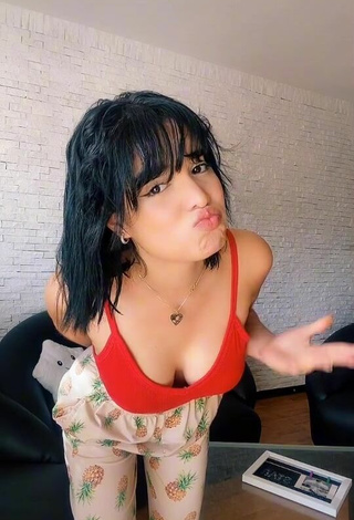 3. Sexy KeyZaraOfficial Shows Cleavage in Red Crop Top and Bouncing Breasts