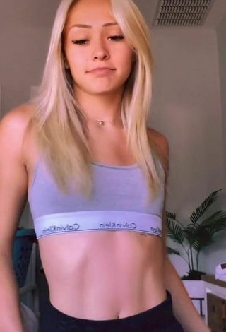 4. Sexy Kylie Spaid Shows Cleavage in Sport Bra