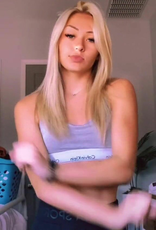 6. Sexy Kylie Spaid Shows Cleavage in Sport Bra