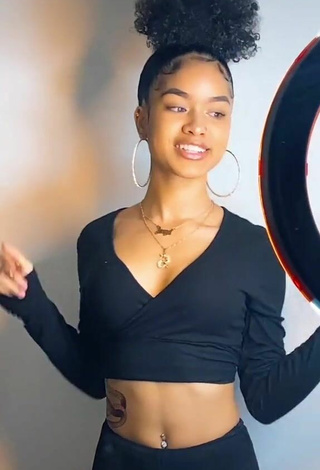 3. Lanii Kay shows Sexy Black Crop Top and Cleavage