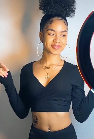 4. Lanii Kay shows Sexy Black Crop Top and Cleavage