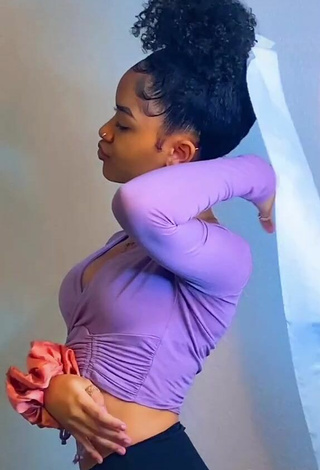 2. Lanii Kay Looks Attractive in Purple Crop Top
